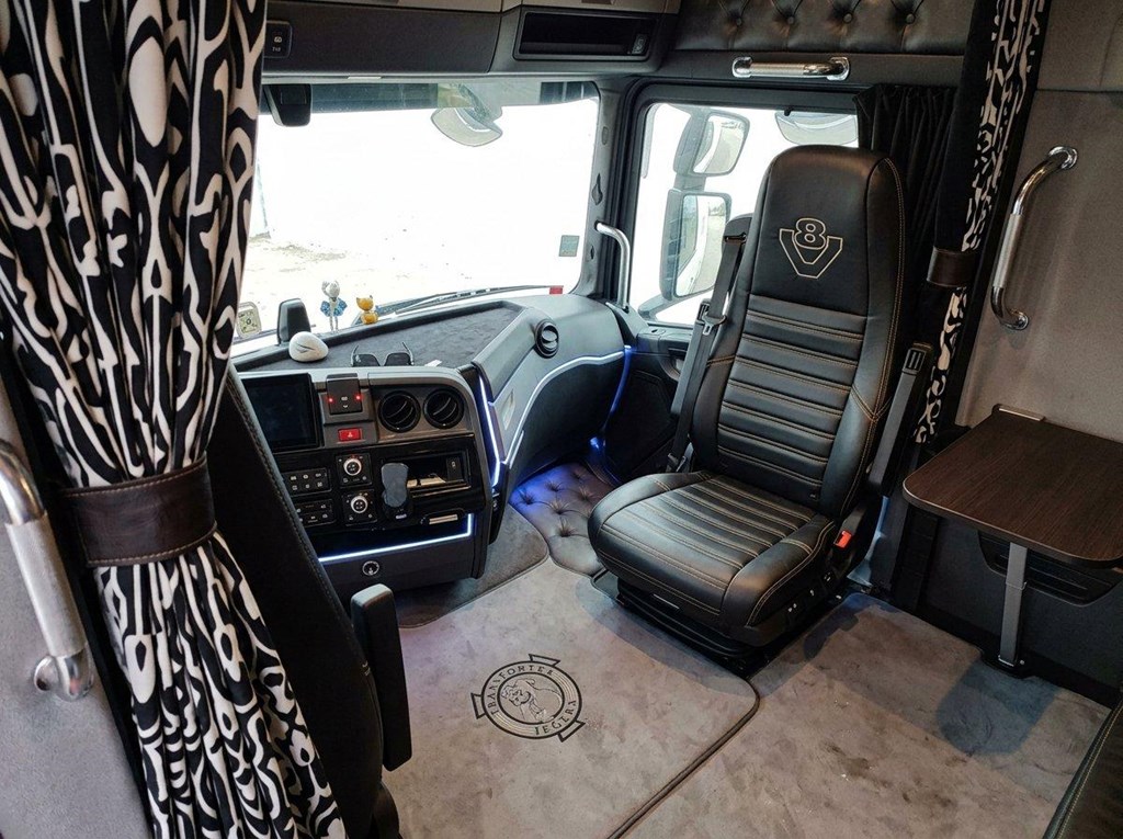 Foto 1 Personalización de interiores de camión en Aragón